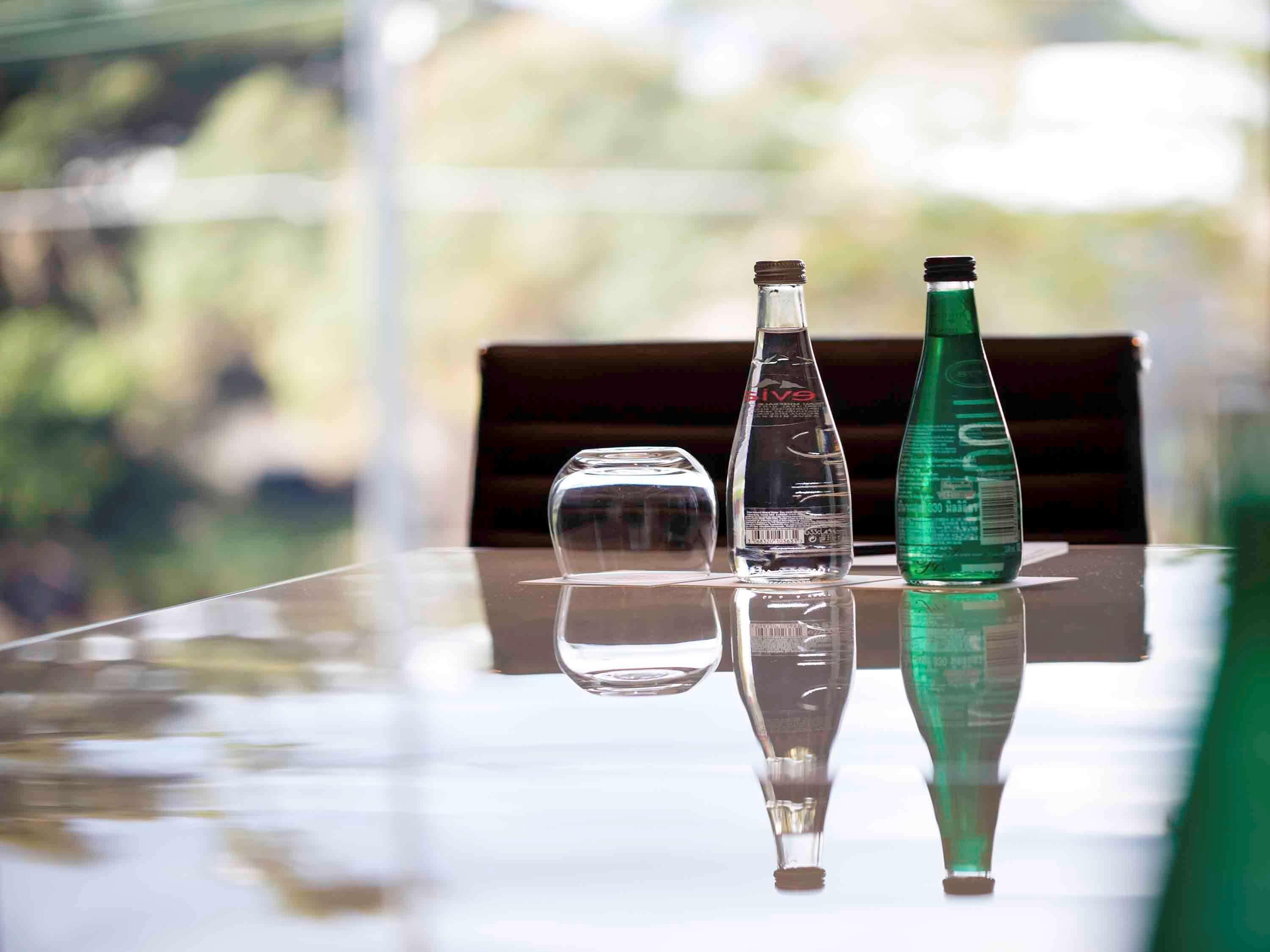 Pullman Sydney Airport Hotel Ngoại thất bức ảnh Bottles of S. Pellegrino
