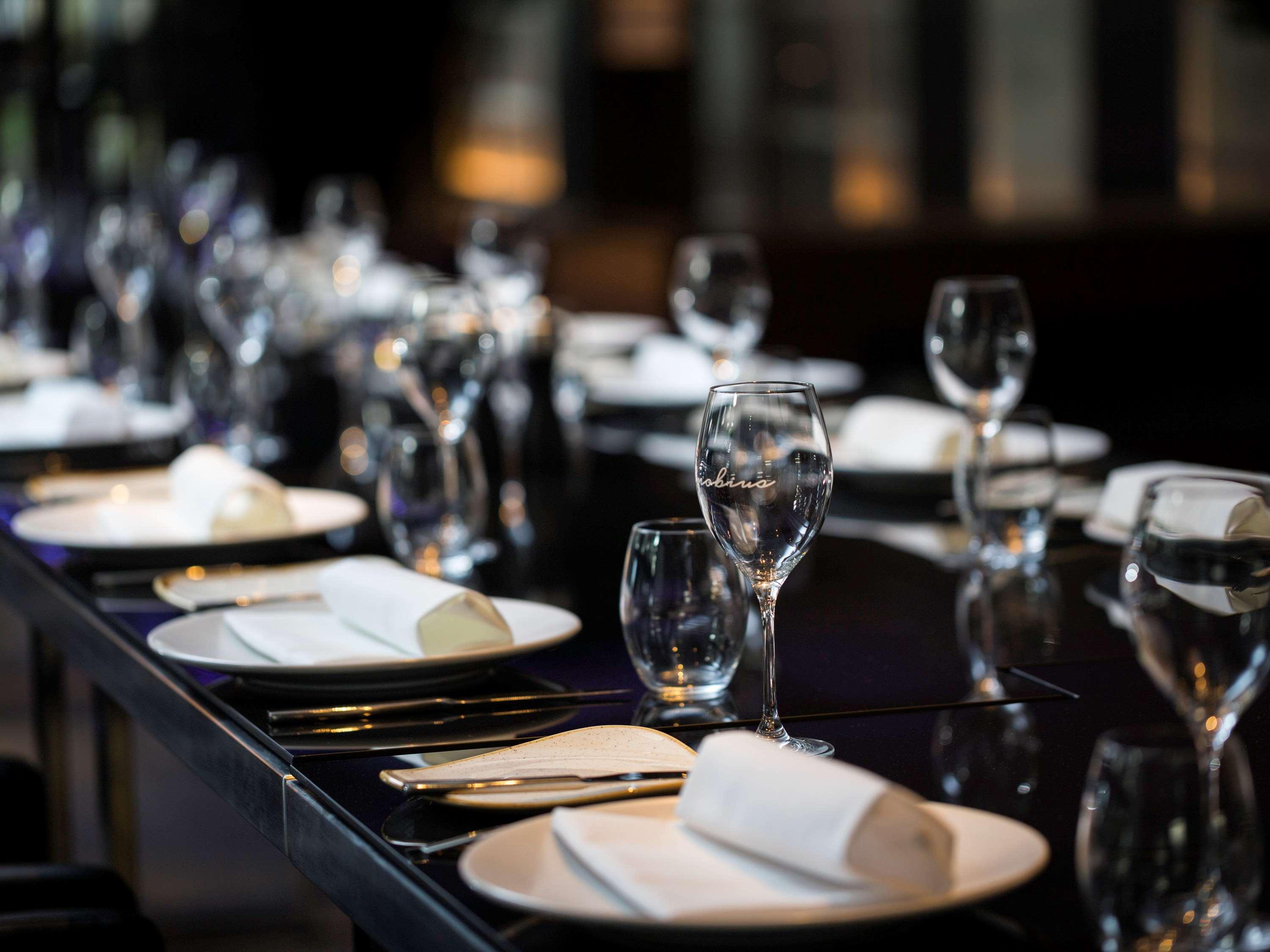 Pullman Sydney Airport Hotel Ngoại thất bức ảnh A table set for fine dining