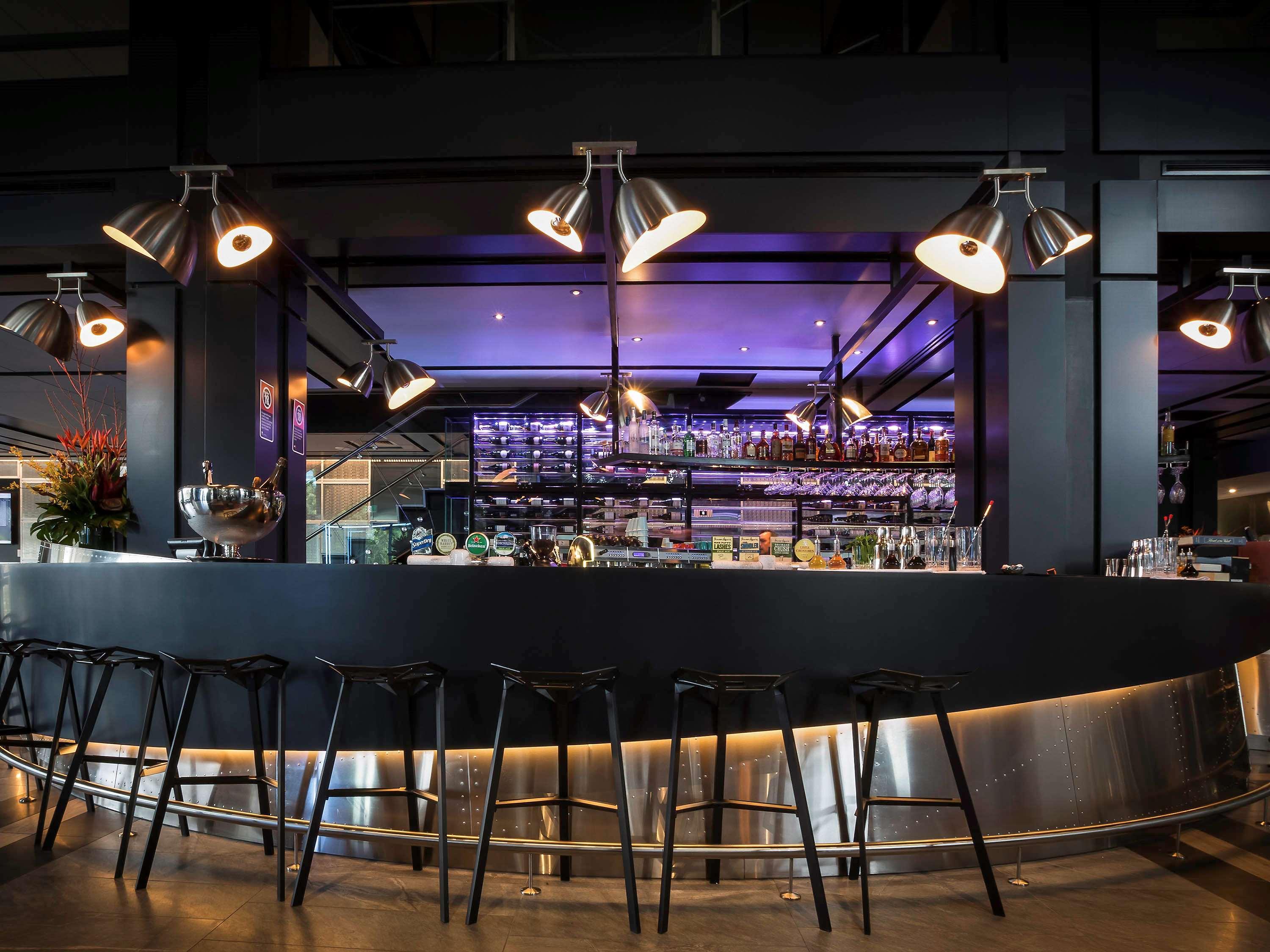 Pullman Sydney Airport Hotel Ngoại thất bức ảnh The bar at the restaurant