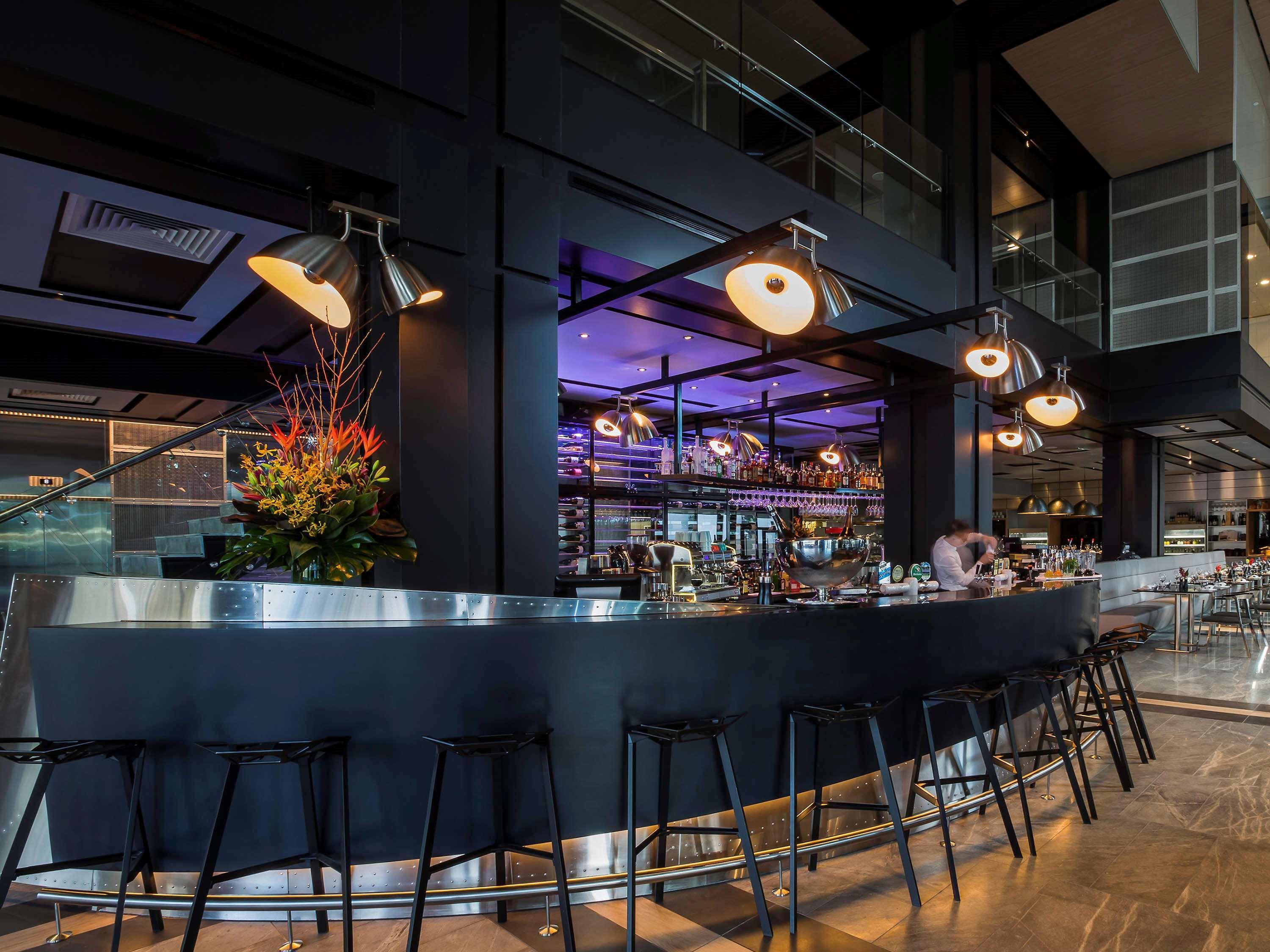 Pullman Sydney Airport Hotel Ngoại thất bức ảnh The bar at the restaurant